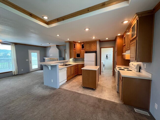 Foto del edificio - Application Pending - 3 Bedroom Home with ...