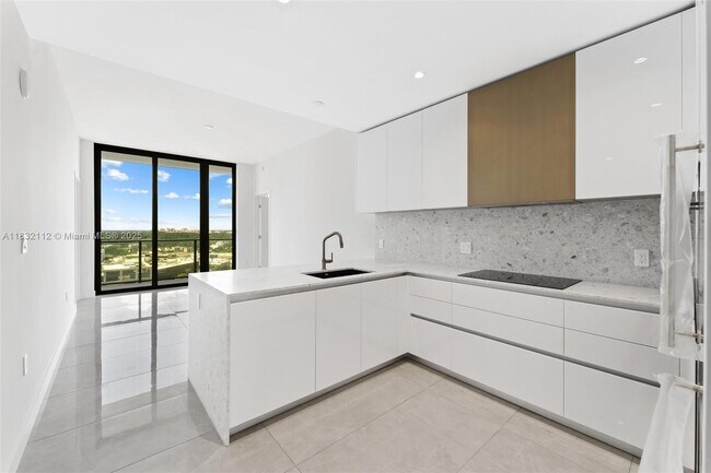 Foto del edificio - 2678 Tigertail Ave
