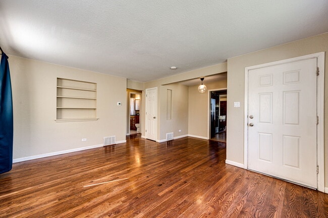 Photo - 2365 Quebec St House