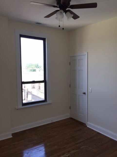 Building Photo - 2347 W 24th Pl