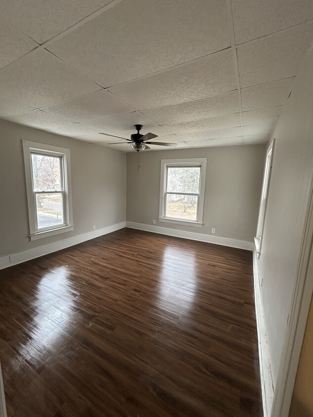 Large well lit bedroom - 317 S State St