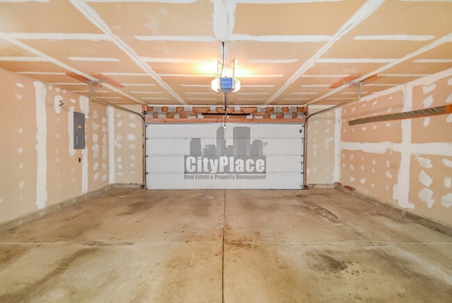 Building Photo - 740 Sweet Creek Dr