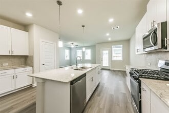 Building Photo - 583 Avisa Dr