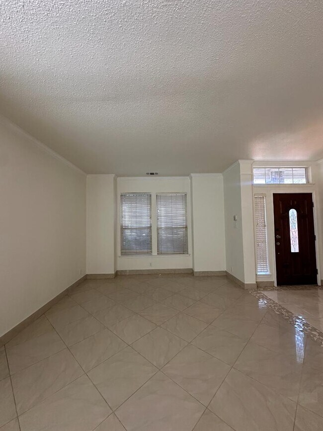 Foto del edificio - 12360 Hart Crest