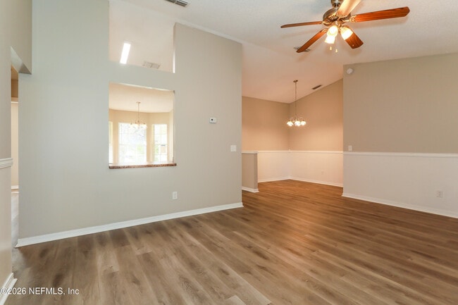 Foto del edificio - 7710 Pepper Cir W