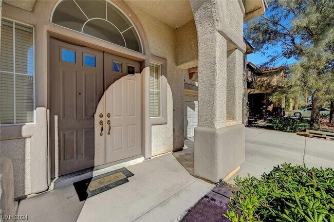 Building Photo - 2708 Langlade Ave