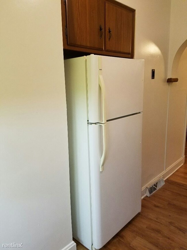 Foto del edificio - 1 br, 1 bath Duplex - 102 N Center St