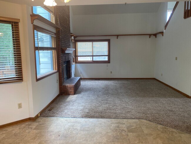 Building Photo - Desirable Westlake 4 Bedroom with Finished Basement, RV Parking & Mountain Views