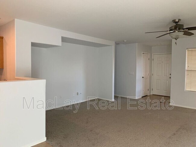 Foto del edificio - 5809 E Hampton Ave
