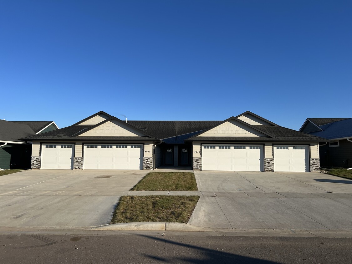Foto principal - 4600 W 34th St N