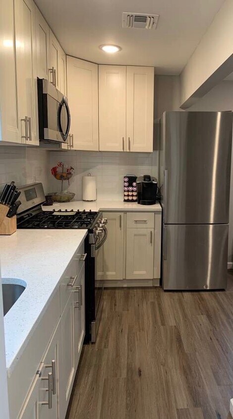 Kitchen - 17 Livingston Ave