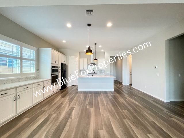 Photo - 770 E Danum Vly Dr House