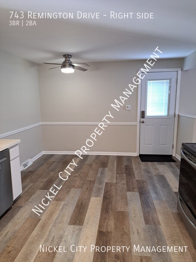 Foto del edificio - 743 Remington Dr