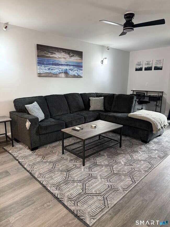 Foto del edificio - 140 Captain Thomas Blvd