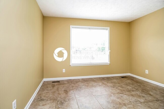 Foto del edificio - 3 Bedroom Pet-Friendly Home in La Vergne, TN with Main Street Renewal
