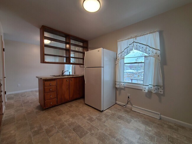 Building Photo - Two Bedroom House in South Haven on Black ...