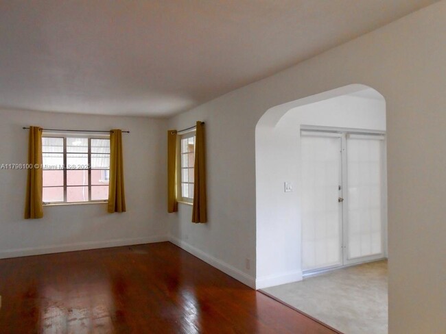 Building Photo - 625 South Dr