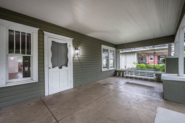 Building Photo - Updated 3/2 in  SW Ardmore
