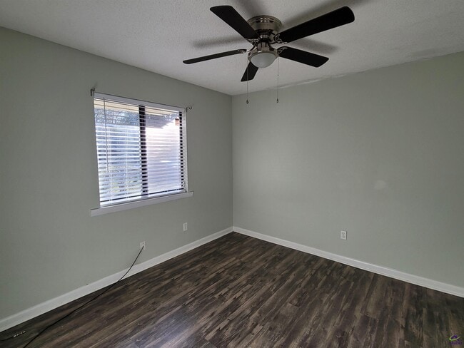 Building Photo - 211 Somerset Dr