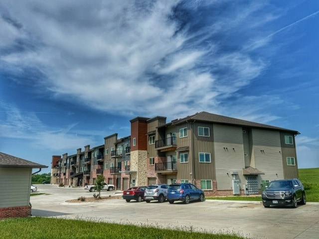 18700 Building - Hickman Hills Apartments