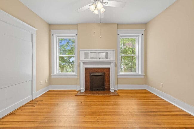 Building Photo - Upscale Historic 3BR/2BA Condo with Rare G...