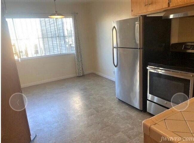 Foto del edificio - 1740 Oakdale Ave