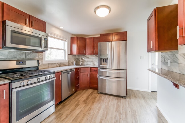 Building Photo - 4625 Bert Dr
