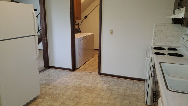 Building Photo - 3109 Pioneer Dr