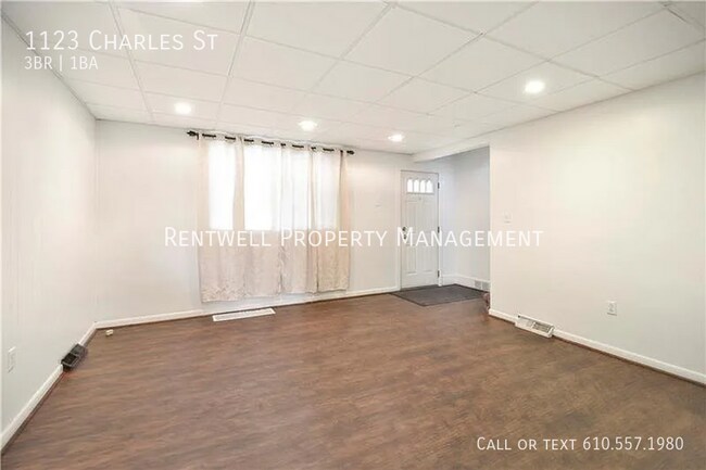 Building Photo - 1123 Charles St
