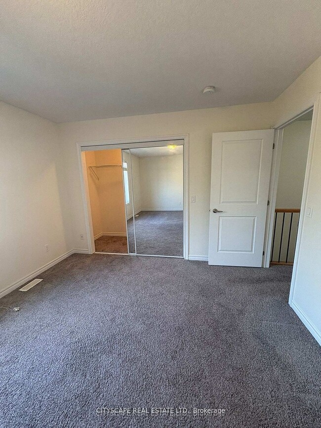 Photo du bâtiment - 10 Dufferin St