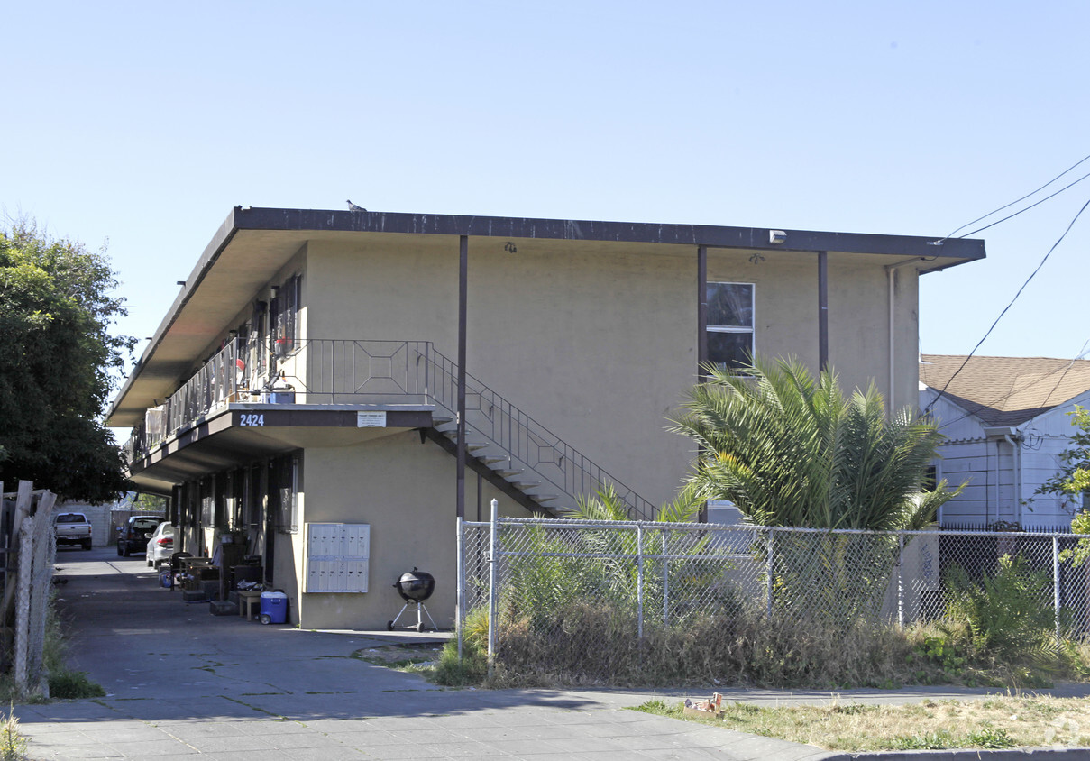 Foto principal - 2424 90th Ave