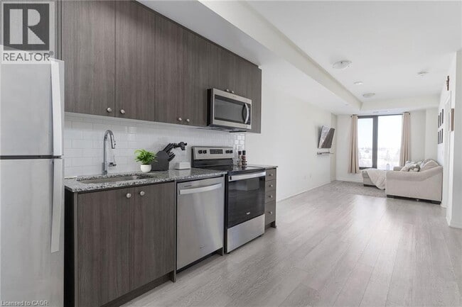 Building Photo - 1415 Dundas St E