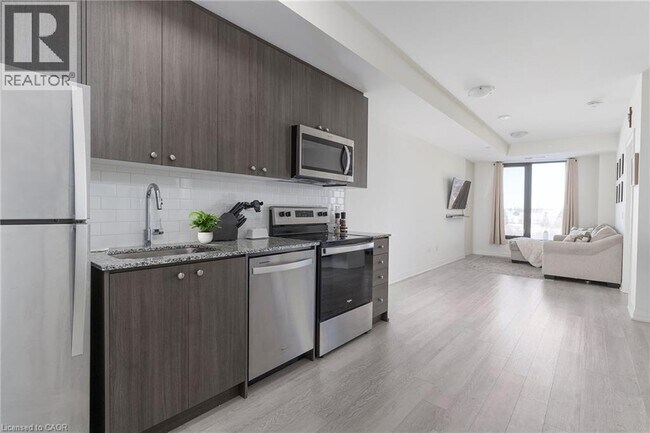 Photo du bâtiment - 1415 Dundas St E