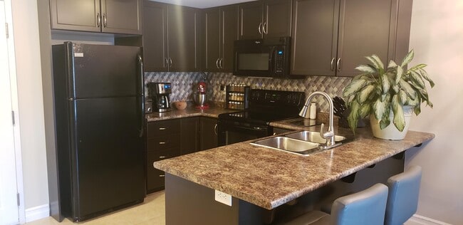 Building Photo - 67 Kingsbury Sq