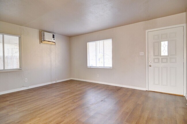 Foto del edificio - 5749 Fursman Ave