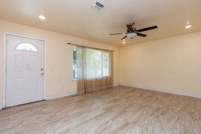 Foto del edificio - Coming Soon... 3 Bedroom 2 bath!