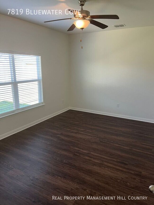 Foto del edificio - 7819 Bluewater Cove