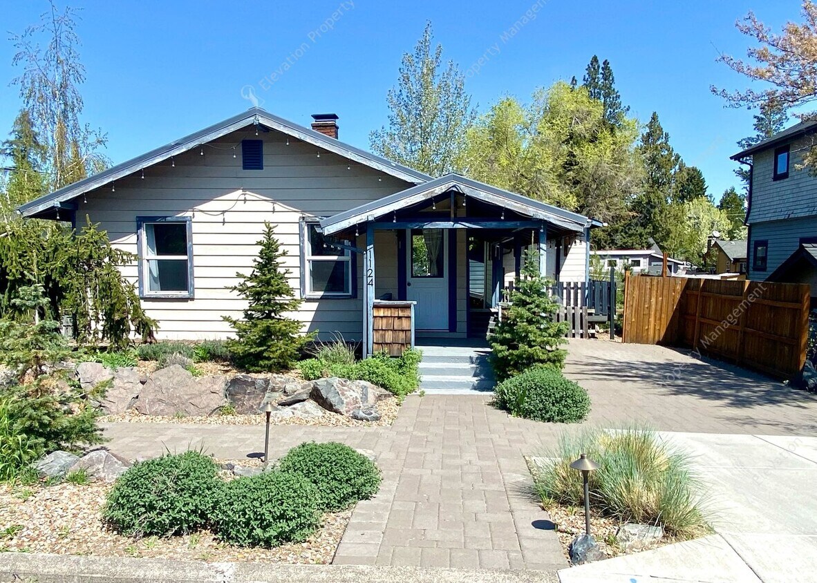 Primary Photo - Unfurnished - Charming 3-Bedroom Home in D...