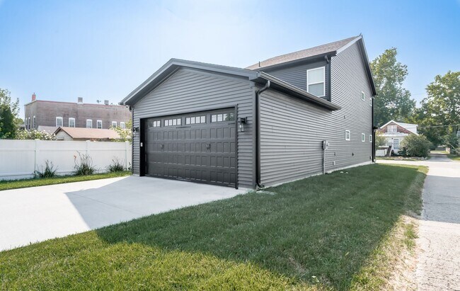 Building Photo - Do Not Miss this Beautiful piece of property.