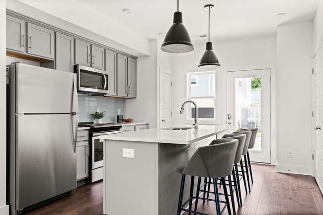 Photo - 500 Creative Way House