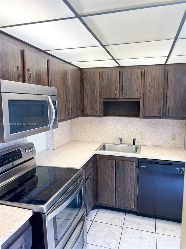 Foto del edificio - 20400 W Country Club Dr