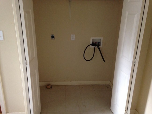 Foto del edificio - 301 E 7th St