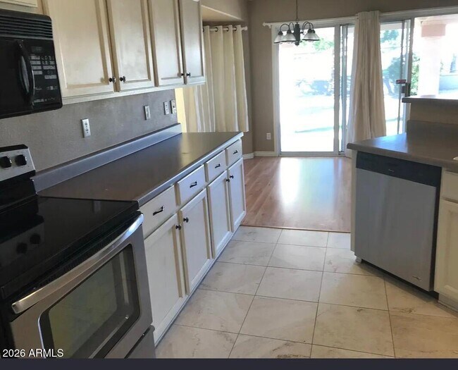 Foto del edificio - 6334 W Potter Dr