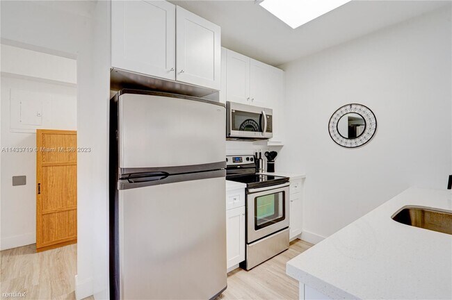 Building Photo - 3 br, 2 bath House - 2390 SW 36th Ave