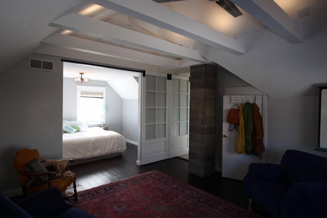 Foto del edificio - 869 Arkwright St N