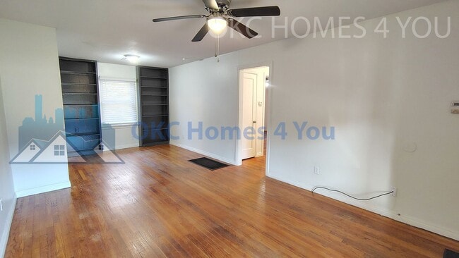 Photo - Charming 2 Bedroom near I-44 & May Ave. House