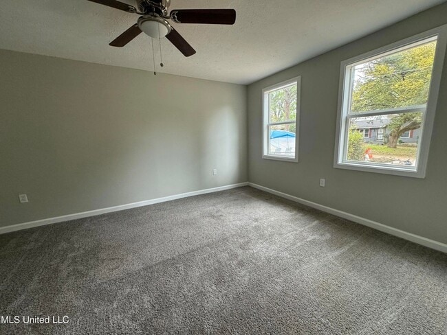 Building Photo - 742 Montclair Pl