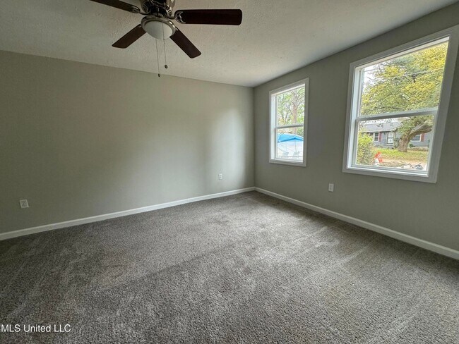 Foto del edificio - 742 Montclair Pl