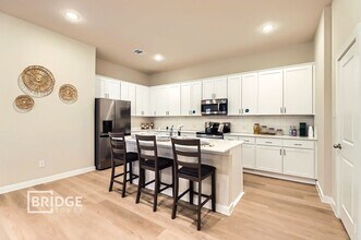 Building Photo - 800 Naomi Ln