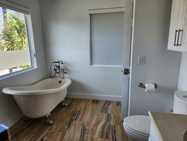 Building Photo - 572 Schooner Ln